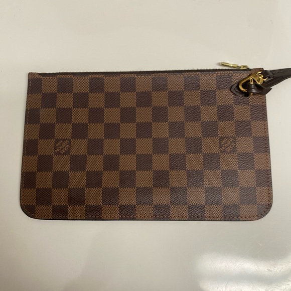 Louis Vuitton Damier pouch - Picture 2 of 16